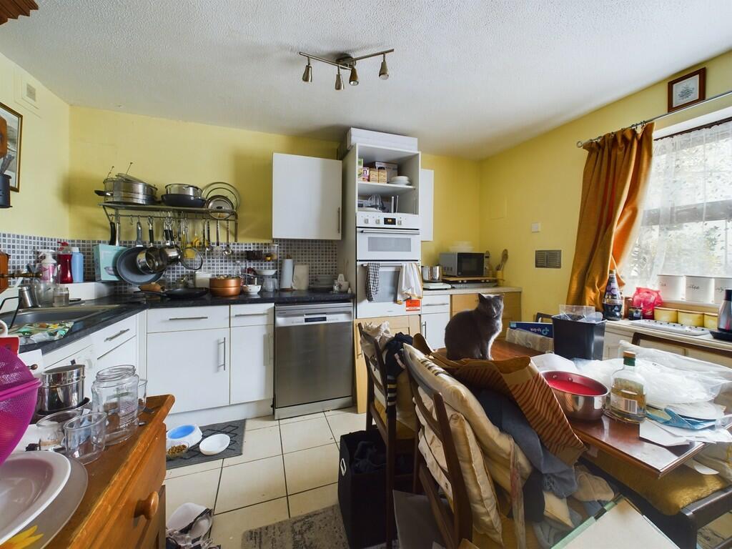 CAM02089G0-PR0372...