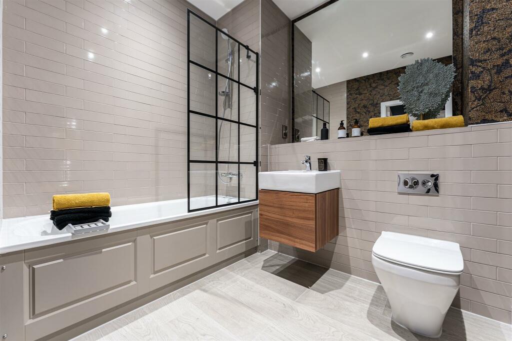 Priory House Showhome - by Ralph Media Group 09085