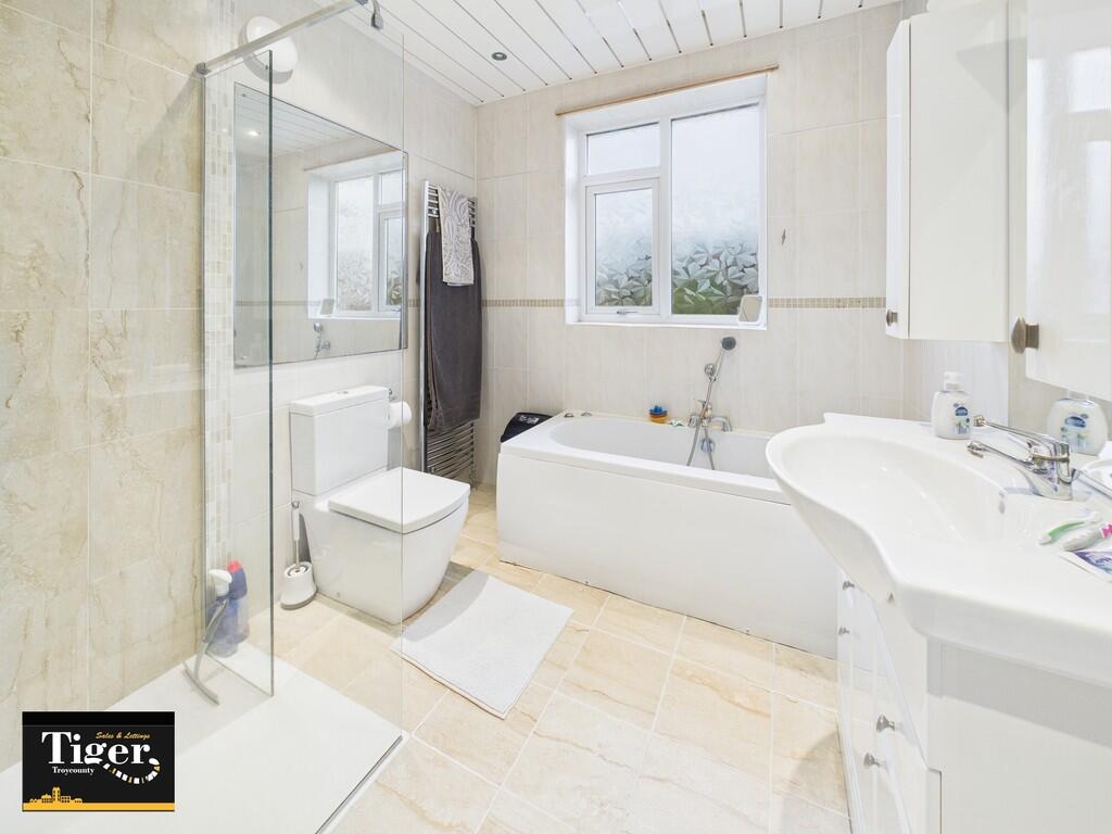 CAM02176G0-PR0777...