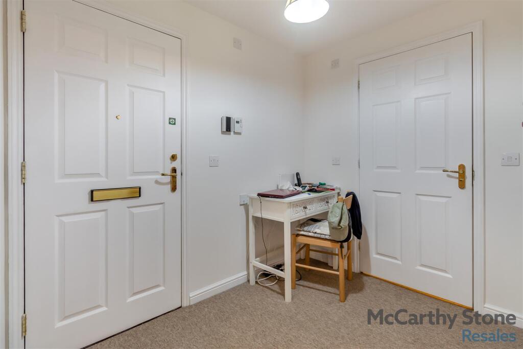8664096-interior04.jpg