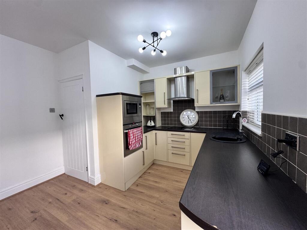 Open plan kitchen &amp; dining