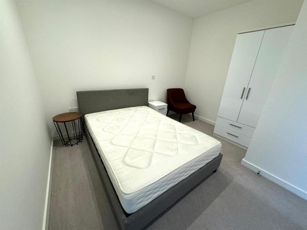 Bedroom pic 1.jpg