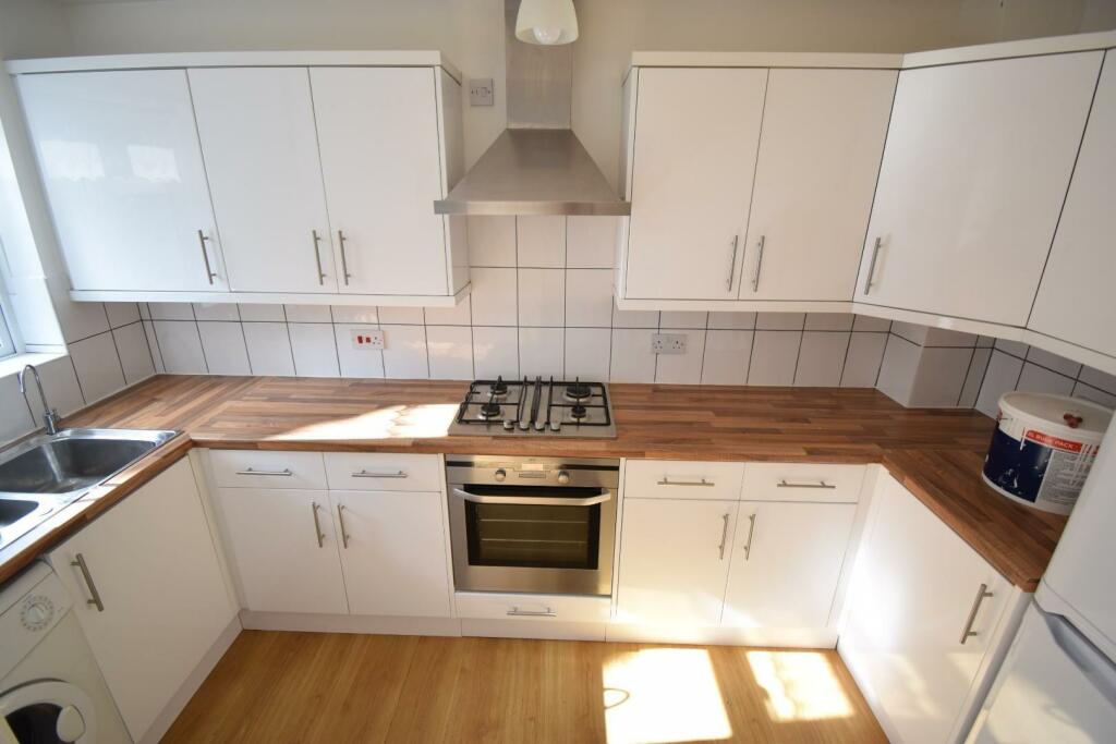 6 Radipol Rd -kitchen.jpg