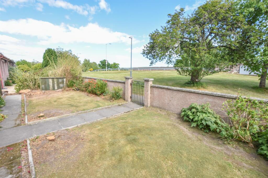 FRONT GARDEN (2)-2.jpg