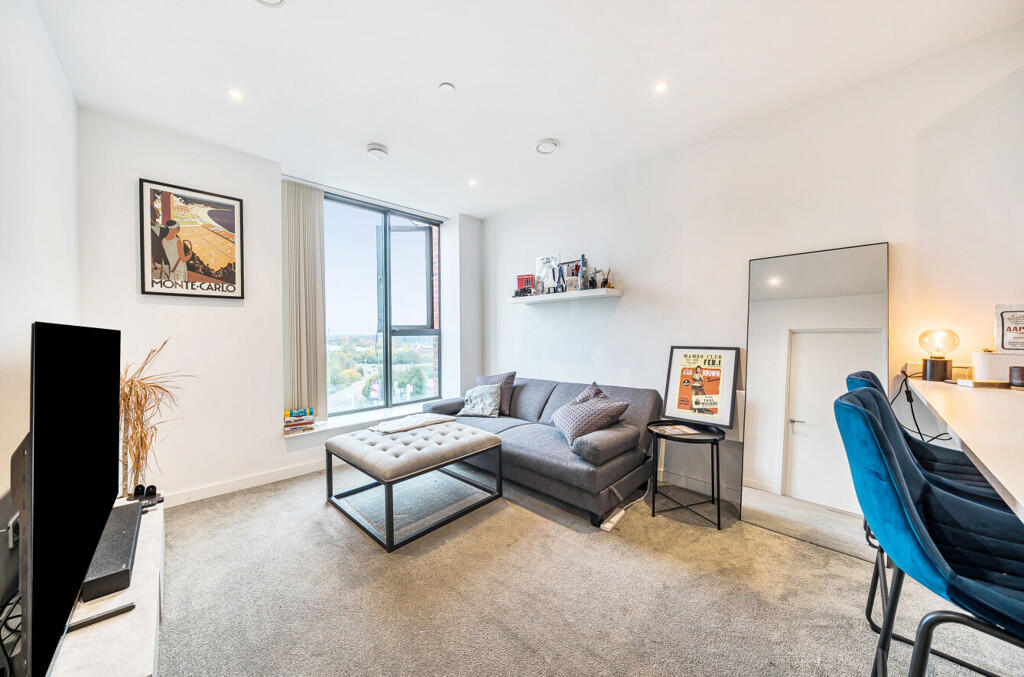 1365712-5-68f2559...