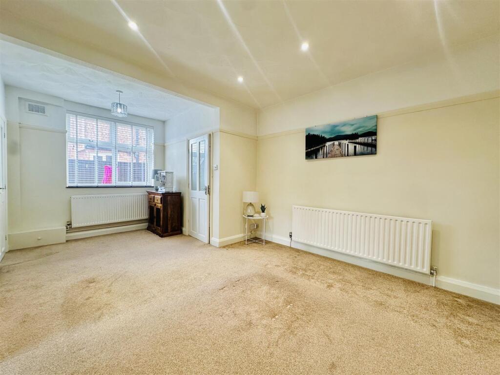 SITTING ROOM