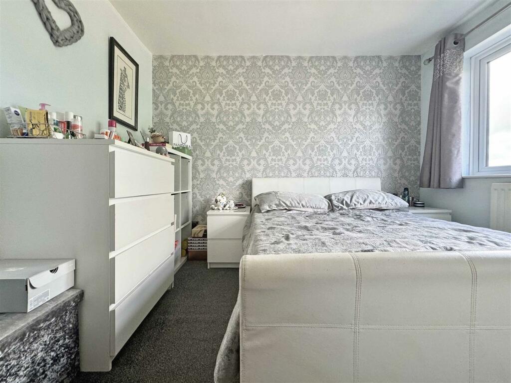 Bed 2b.jpg
