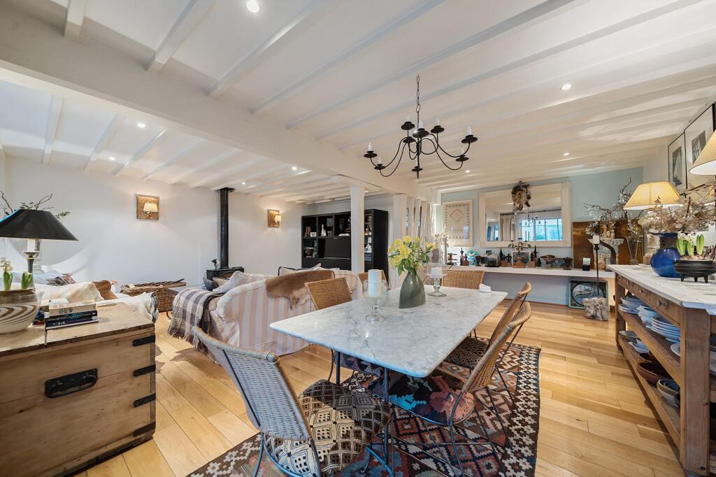 Living room/Dining Room (3)