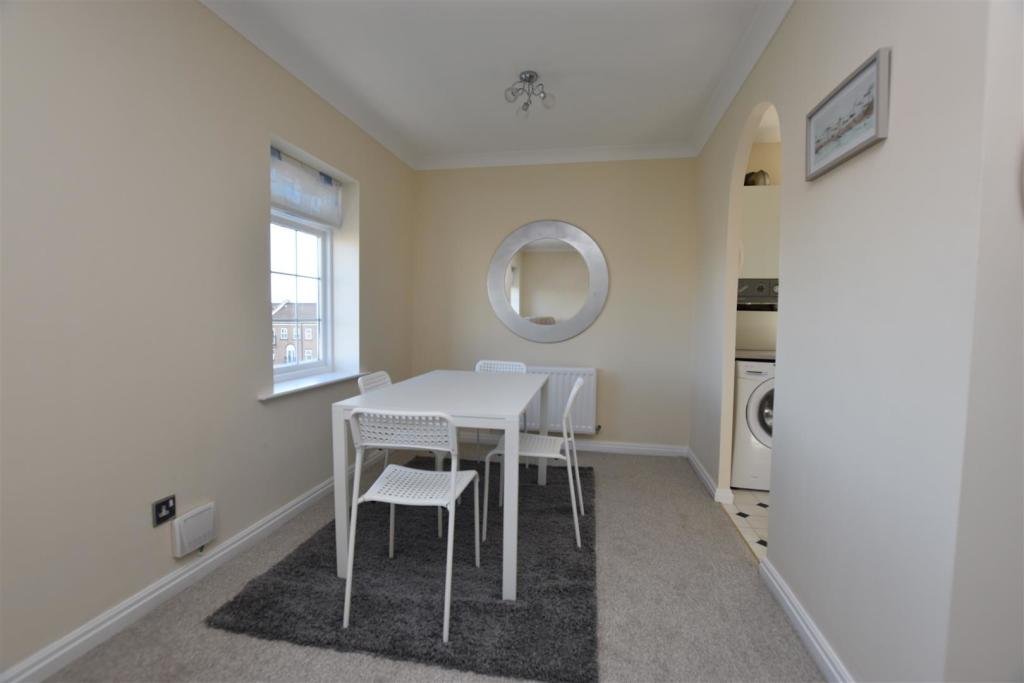 Dining Area.JPG