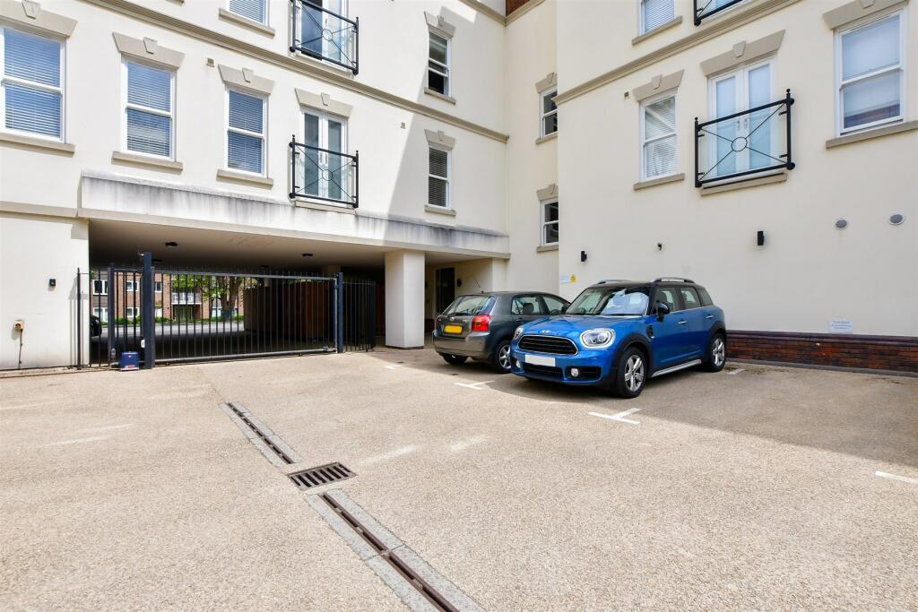 Driveway/Parking