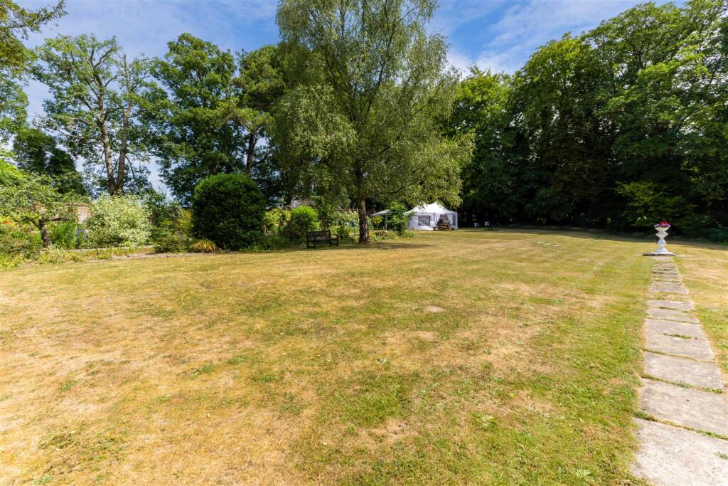 95037_19 Little Dean Court Winton Hill (25).jpg