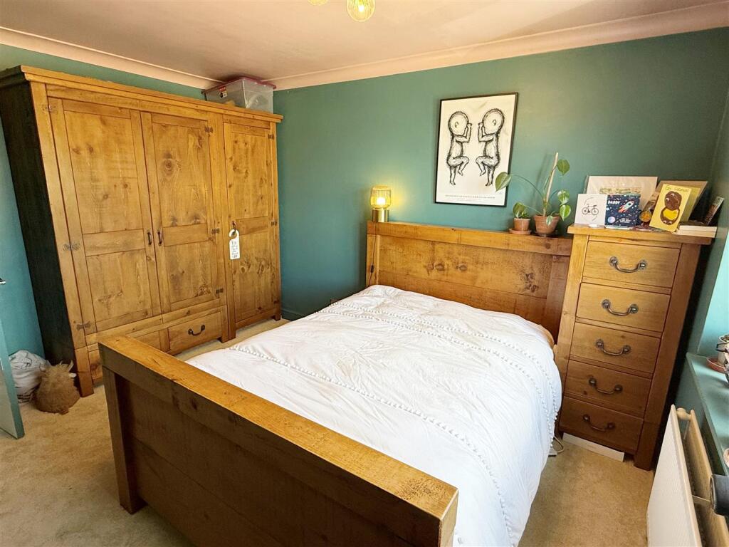 Bed 1.JPG