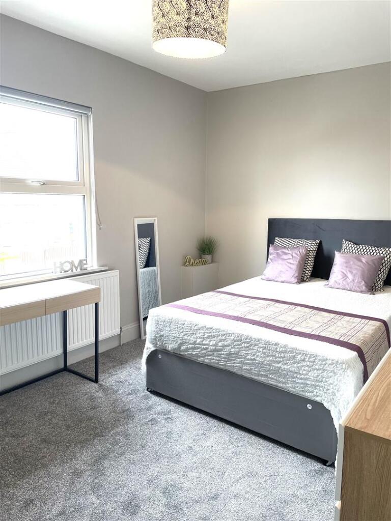 front bedroom.jpg