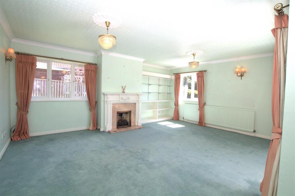 lounge full width.jpg