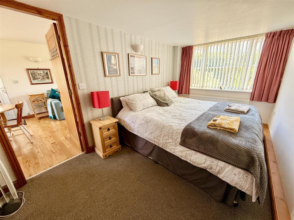 Daisy bedroom