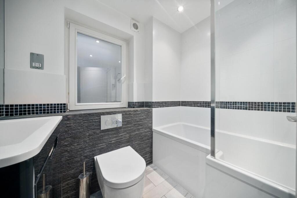 Fulham Palace Road 371 Flat A SW6 PH10.jpg