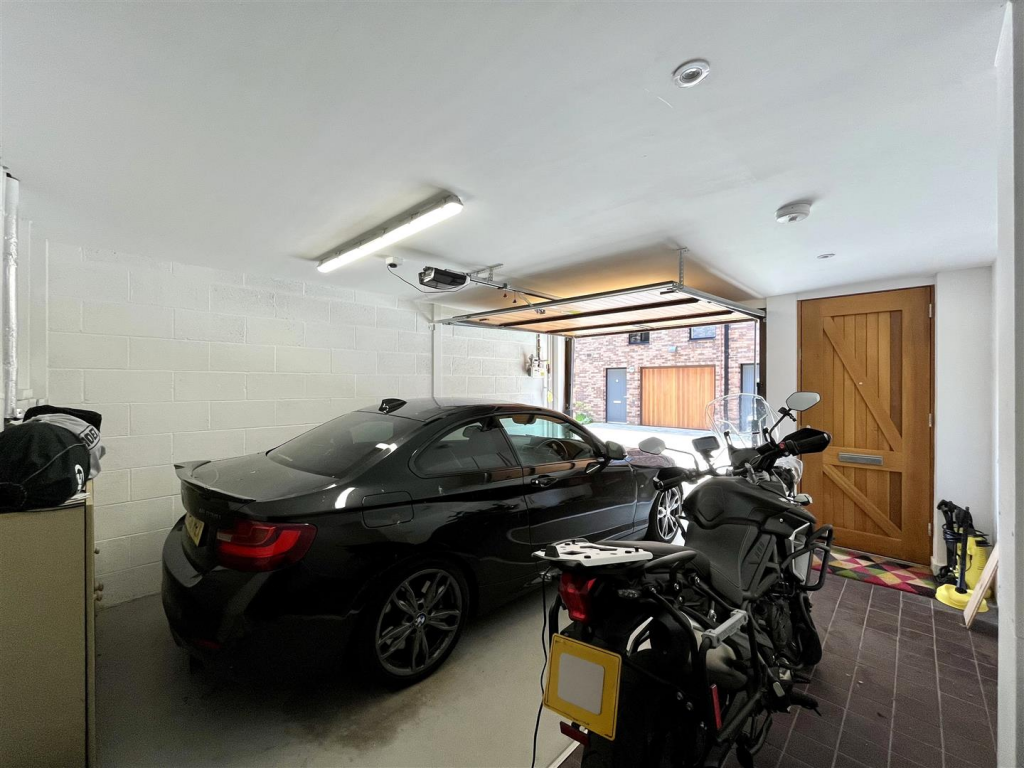 Garage Aspect 2