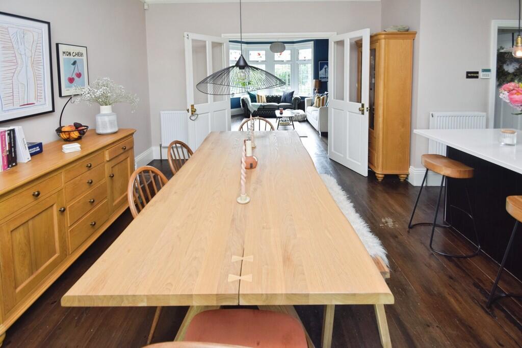 ee834923-Dining 2...