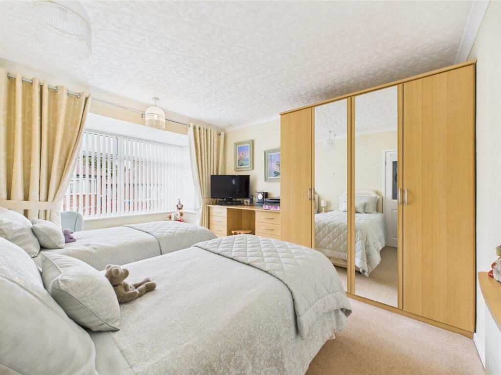 Bedroom: