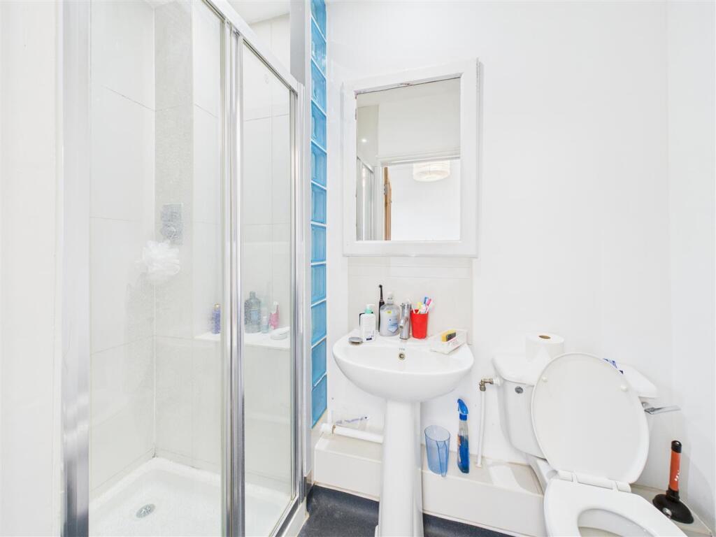 Bedroom 2 Ensuite