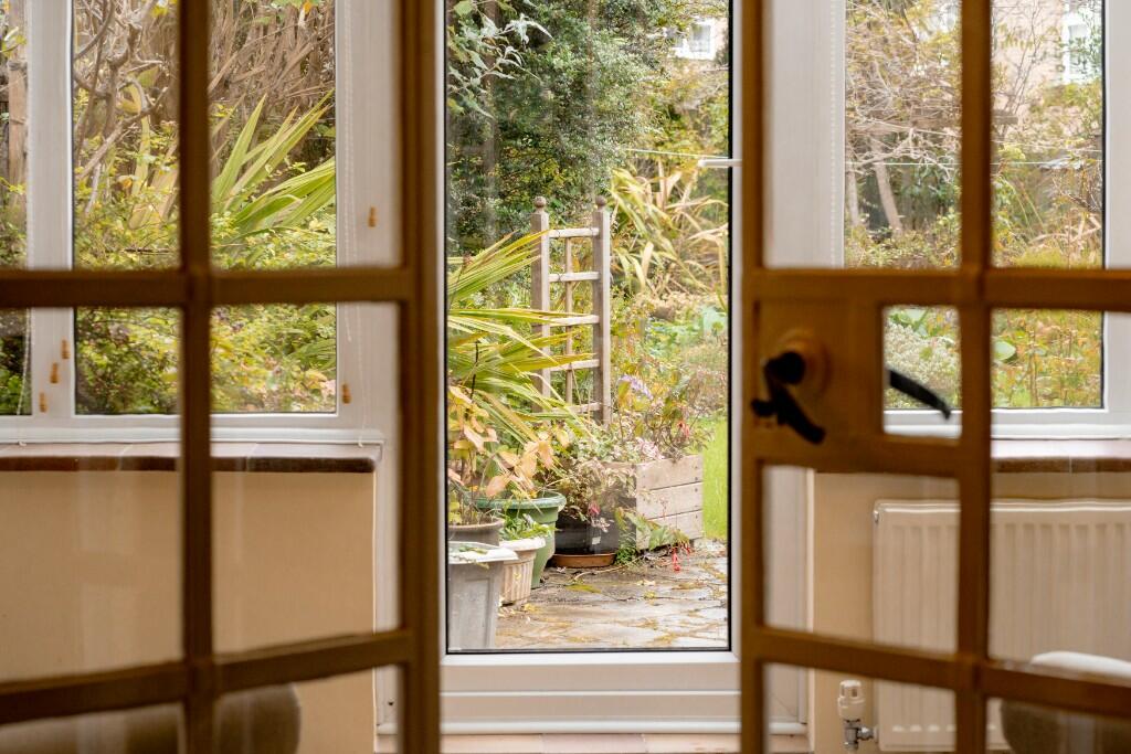 To garden room