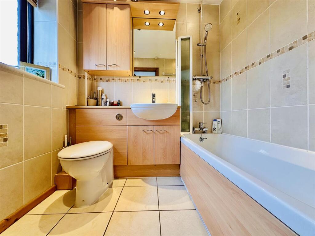 En Suite Bathroom