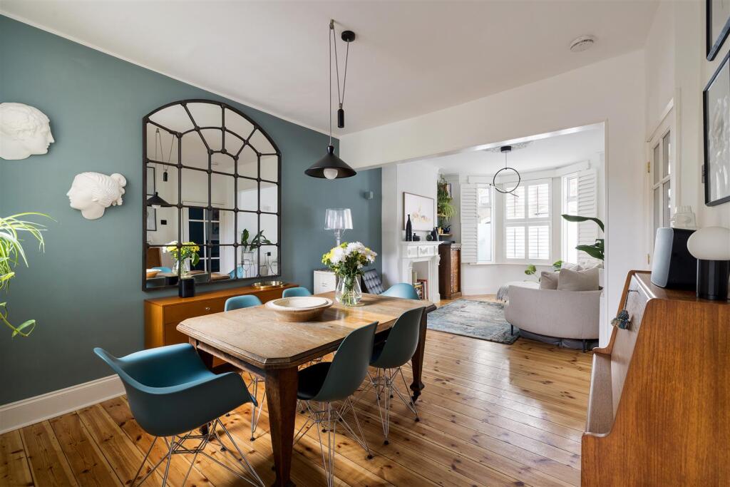 Mafeking Avenue E6
