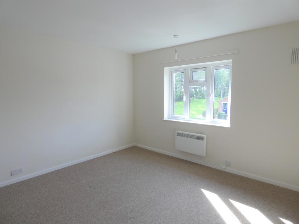 Pic 5 Bedroom One.JPG