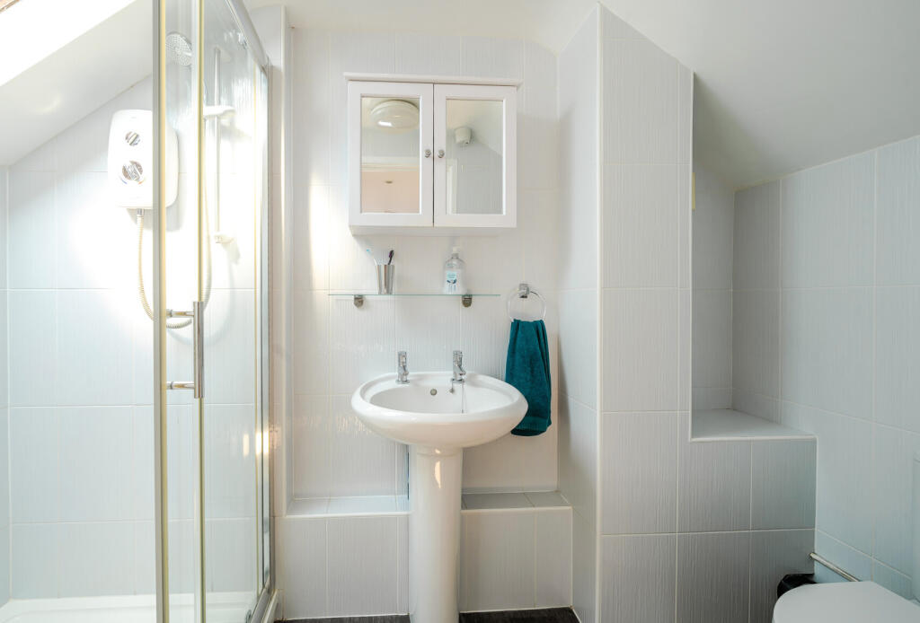 1300183-12-683d6b...