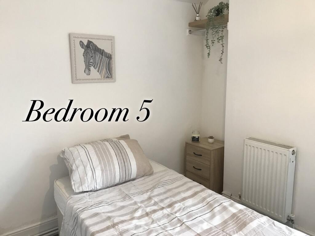 Room 5 (2)