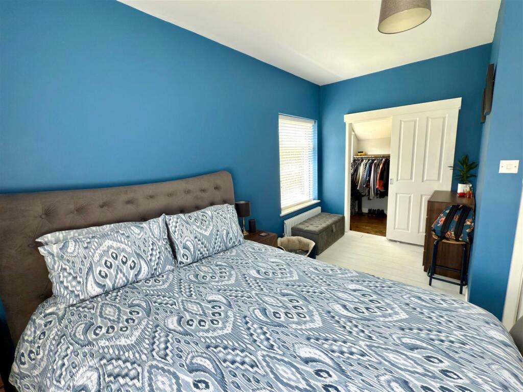 MASTER BED.jpg