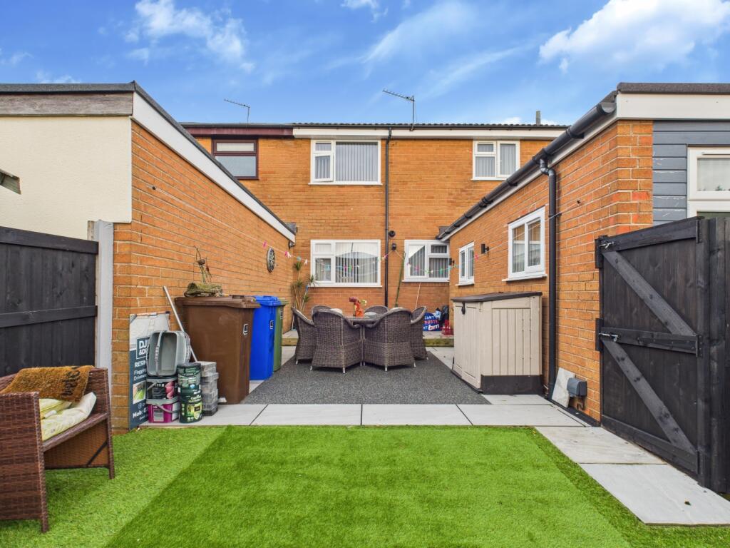 CAM03729G0-PR0198-STILL022