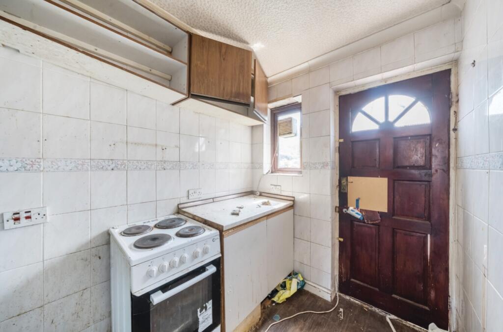 1300866-10-6851cf5da46fd