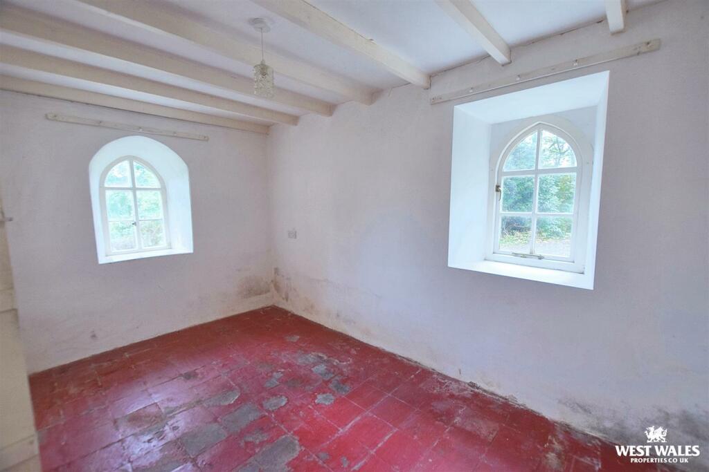 Downstairs Bedroom (1)