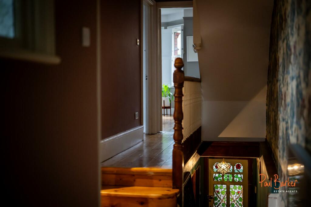 241028 - 61 Carlisle Avenue, St Albans - 38 [WM].j