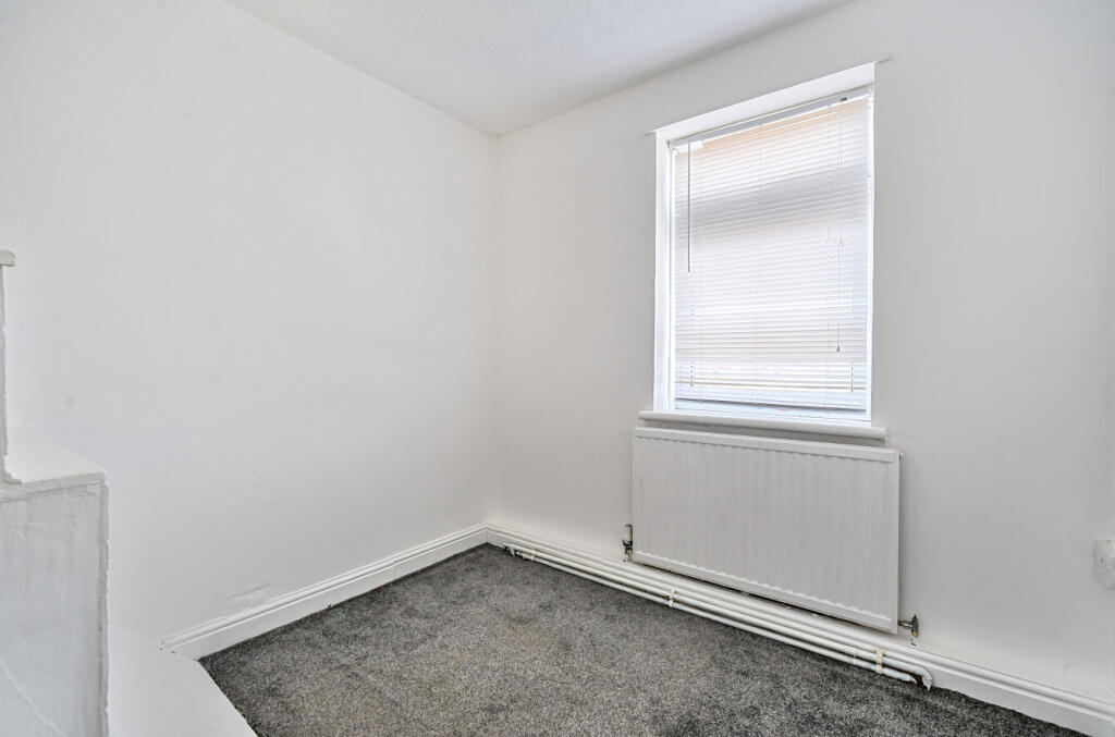 18-681503ef79936-...