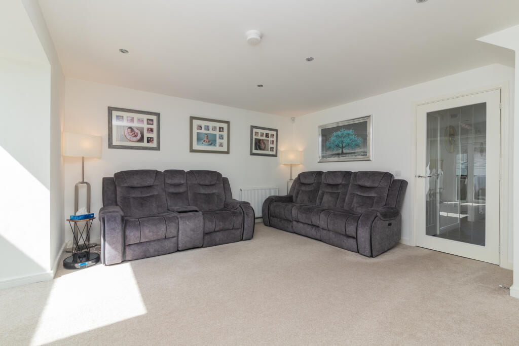 18 cowan avenue pa5 9fg L-29