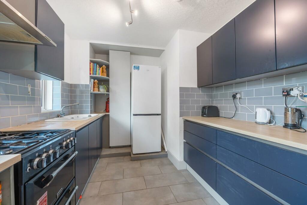 Kitchen (2).jpg