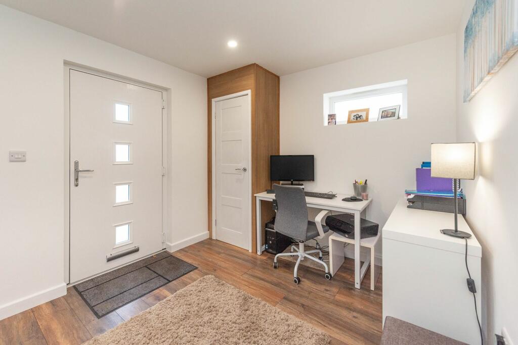 ENTRANCE HALLWAY/INFORMAL OFFICE