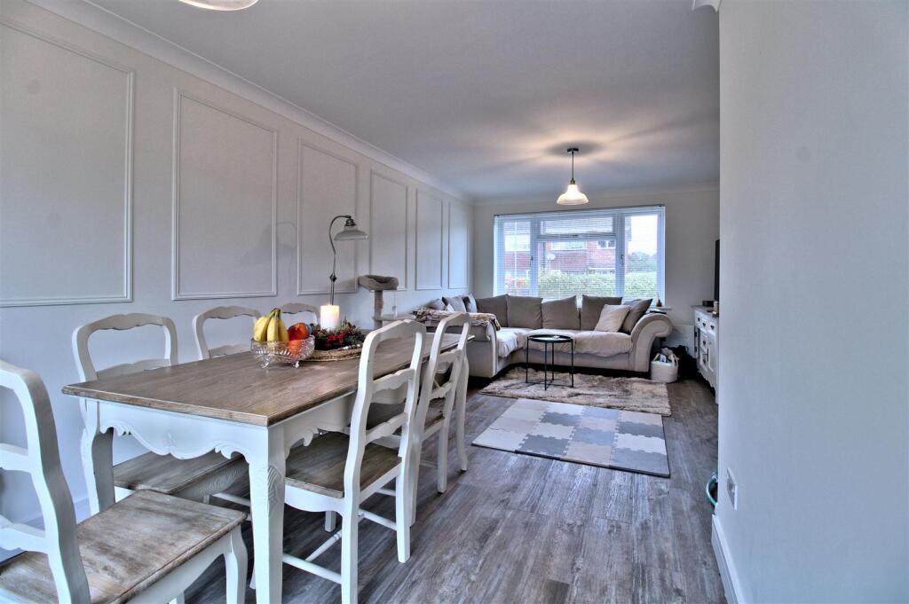 Dining Area and Lounge