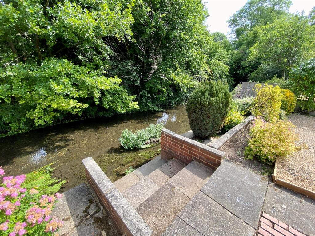 river bulbourne.jpg