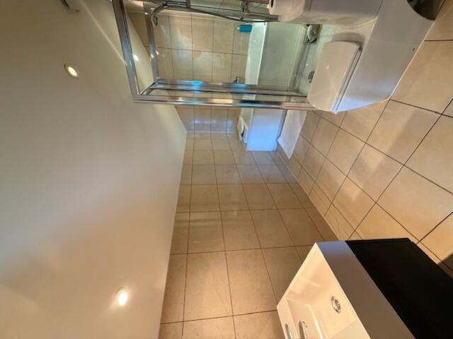 bathroom 2 2 hh