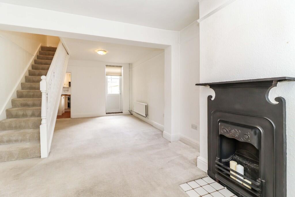 Sitting/dining room