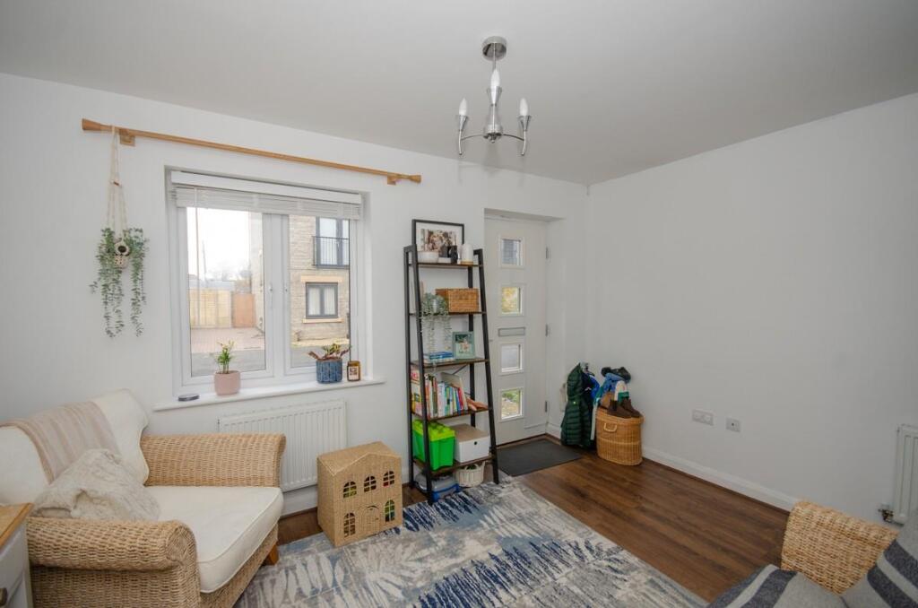 Living room pic 2.jpg