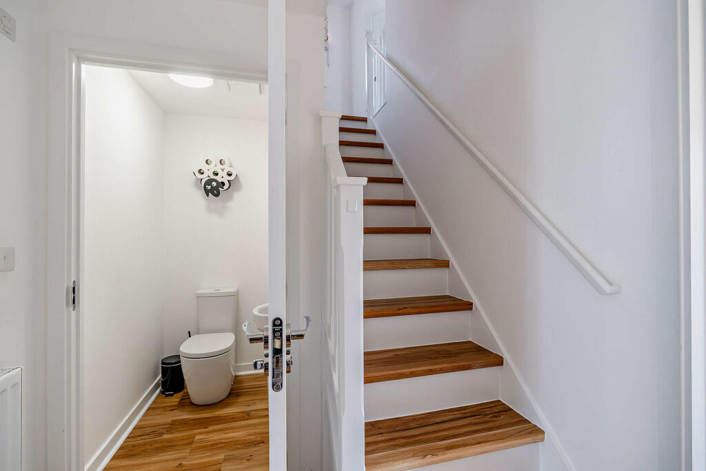 8646371-interior1...