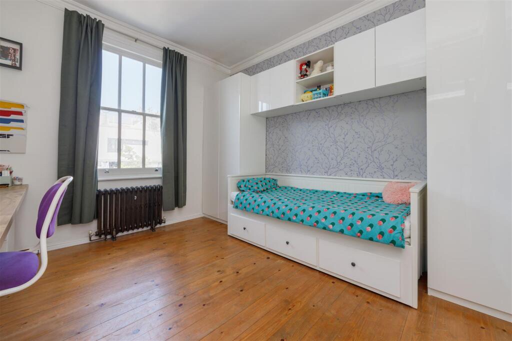 small bedroom.jpeg