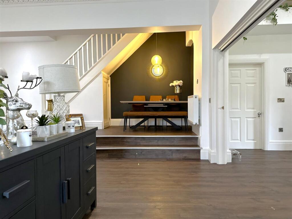 Dining Area 670