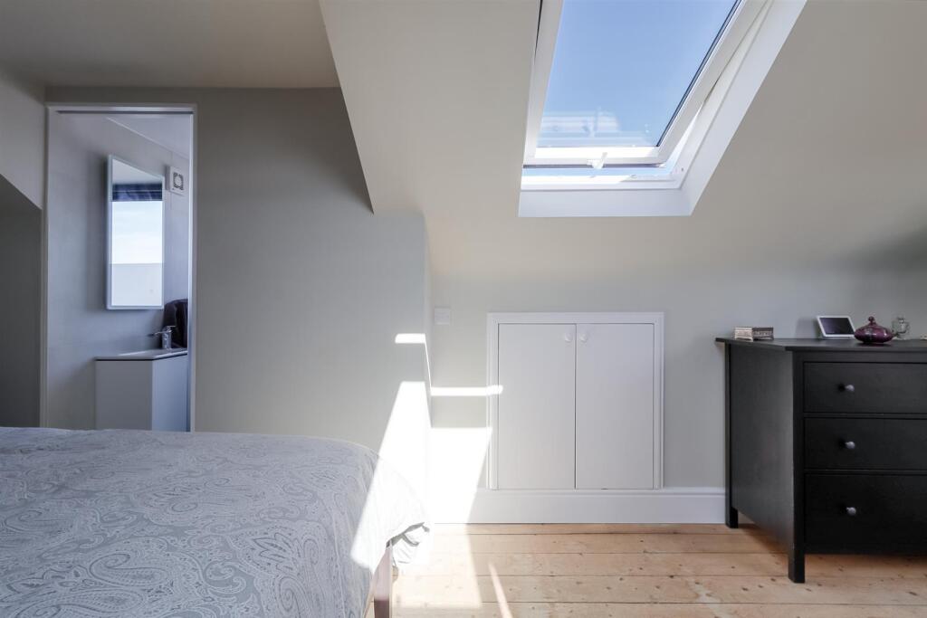 Bedroom 1 (7).jpg