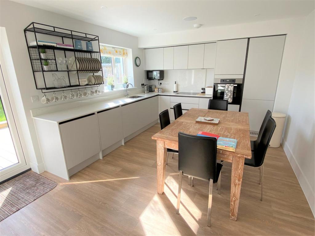 6 Kelsey Drive Kitchen