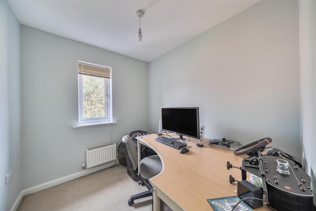 38 Stowe Drive, Rugby (12).jpg